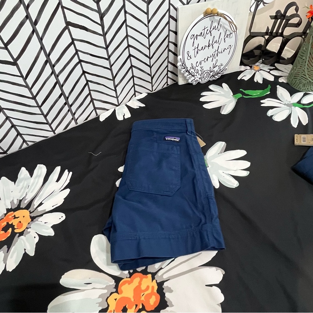 NWT Patagonia 100% Organic Cotton Slub Shorts, 5 inch in Stone Blue, Size 6 - Picture 3 of 13